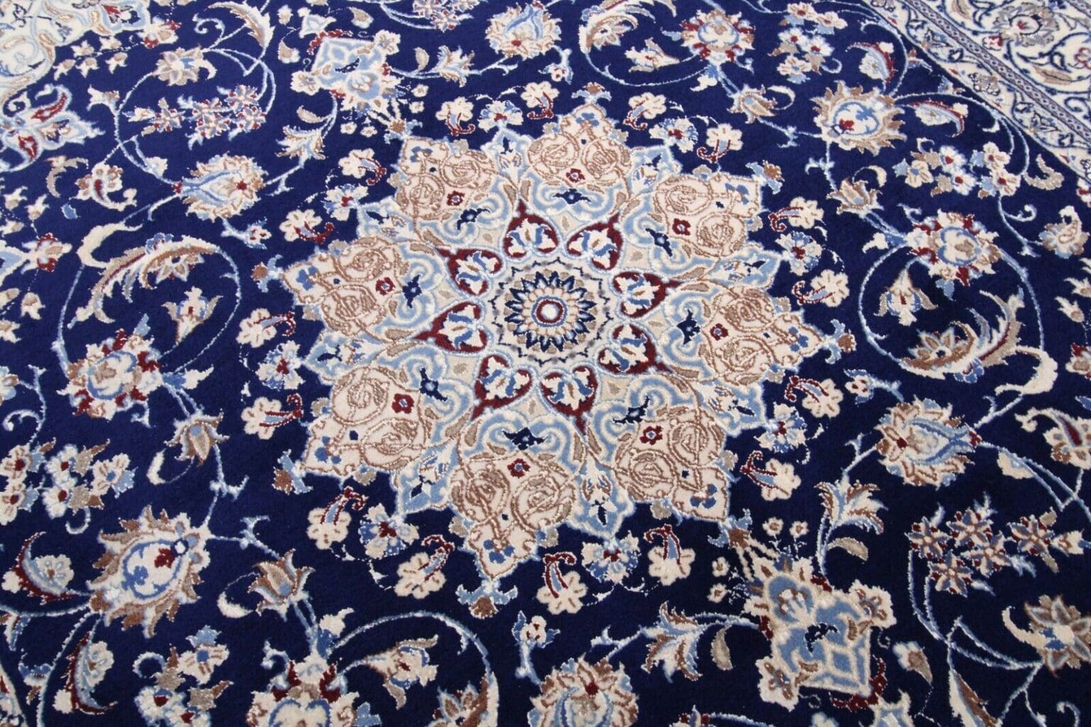 Perserteppich Nain 245 x 195 cm Wolle handgeknüpft