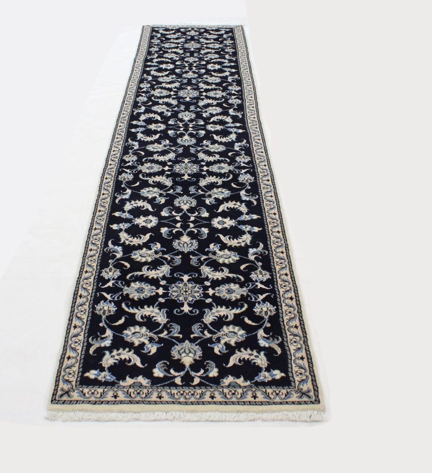 Perserteppich Nain 388 x 77 cm Wolle handgeknotet