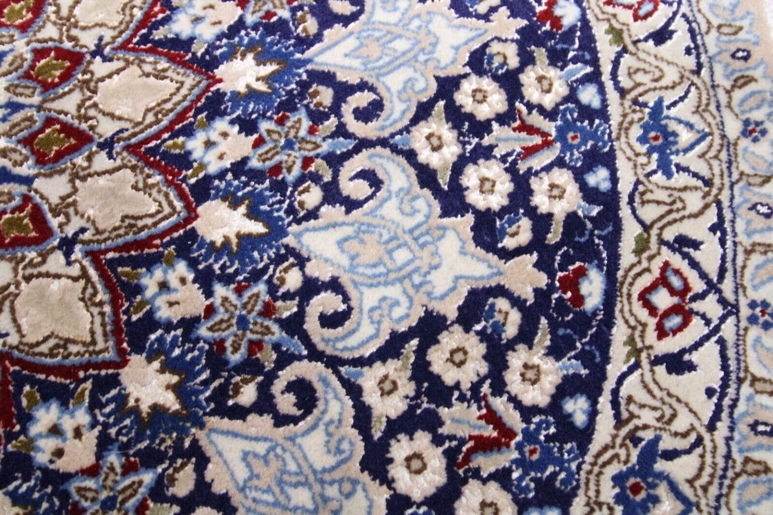 perserteppich-nain-9la-105x105-cm-seide-handgeknupft-100-handarbeit-2 Perserteppich Nain 9La 105 x 105 cm Seide handgeknüpft
