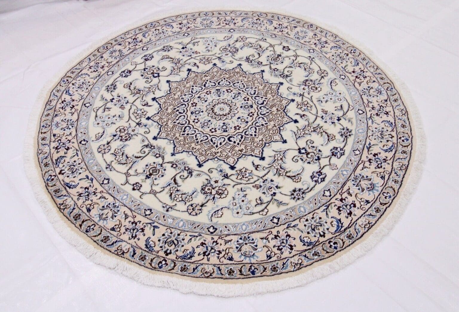perserteppich-150x150-cm-nain-9la-mit-seide-handgeknupft-1 Perserteppich Nain 150 x 150 cm Wolle Seide handgeknüpft