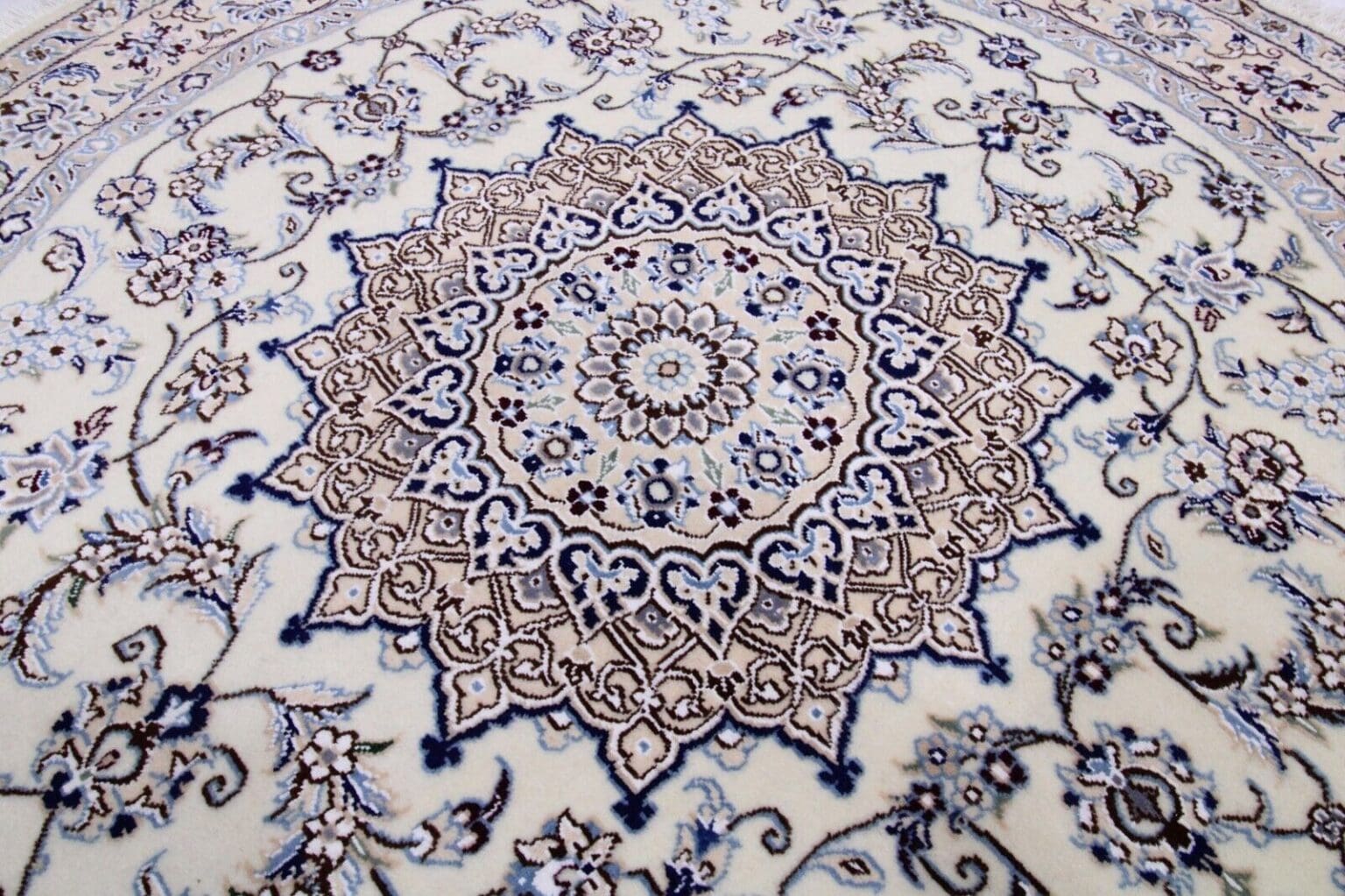 perserteppich-150x150-cm-nain-9la-mit-seide-handgeknupft-4 Perserteppich Nain 150 x 150 cm Wolle Seide handgeknüpft