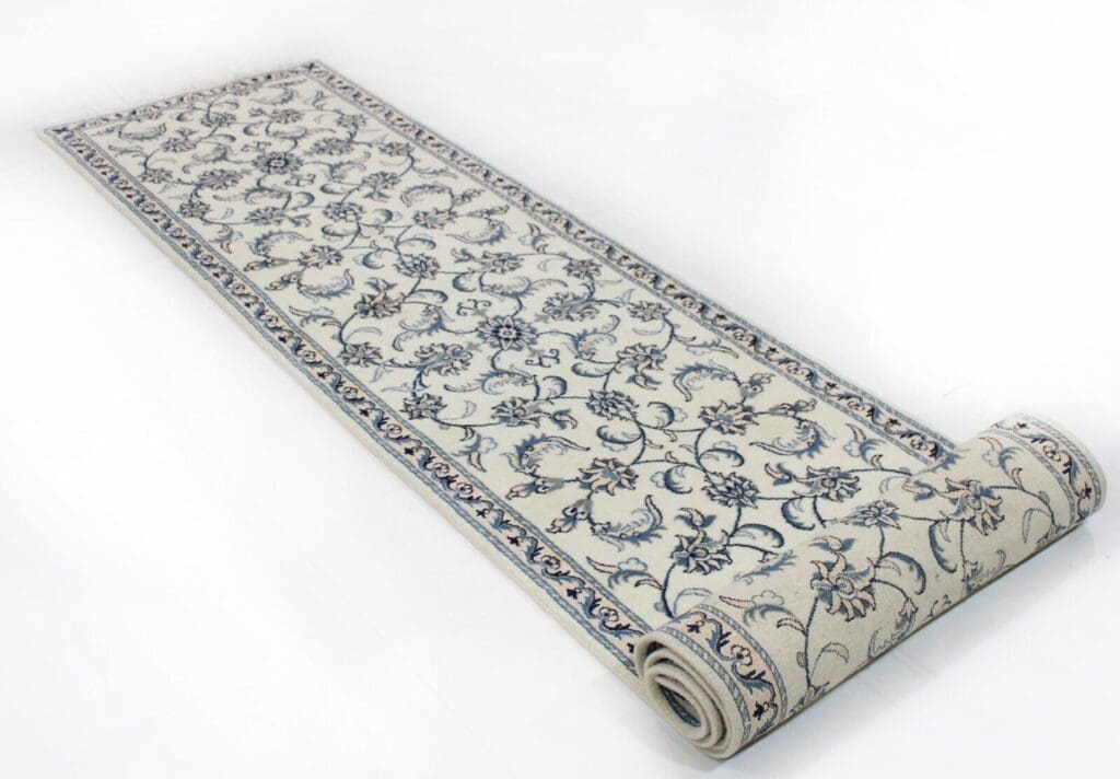 Perserteppich Nain 382 x 77 cm Wolle handgeknüpft