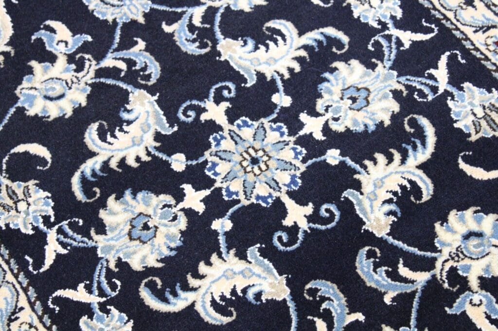 Perserteppich Nain 388 x 77 cm Wolle handgeknotet