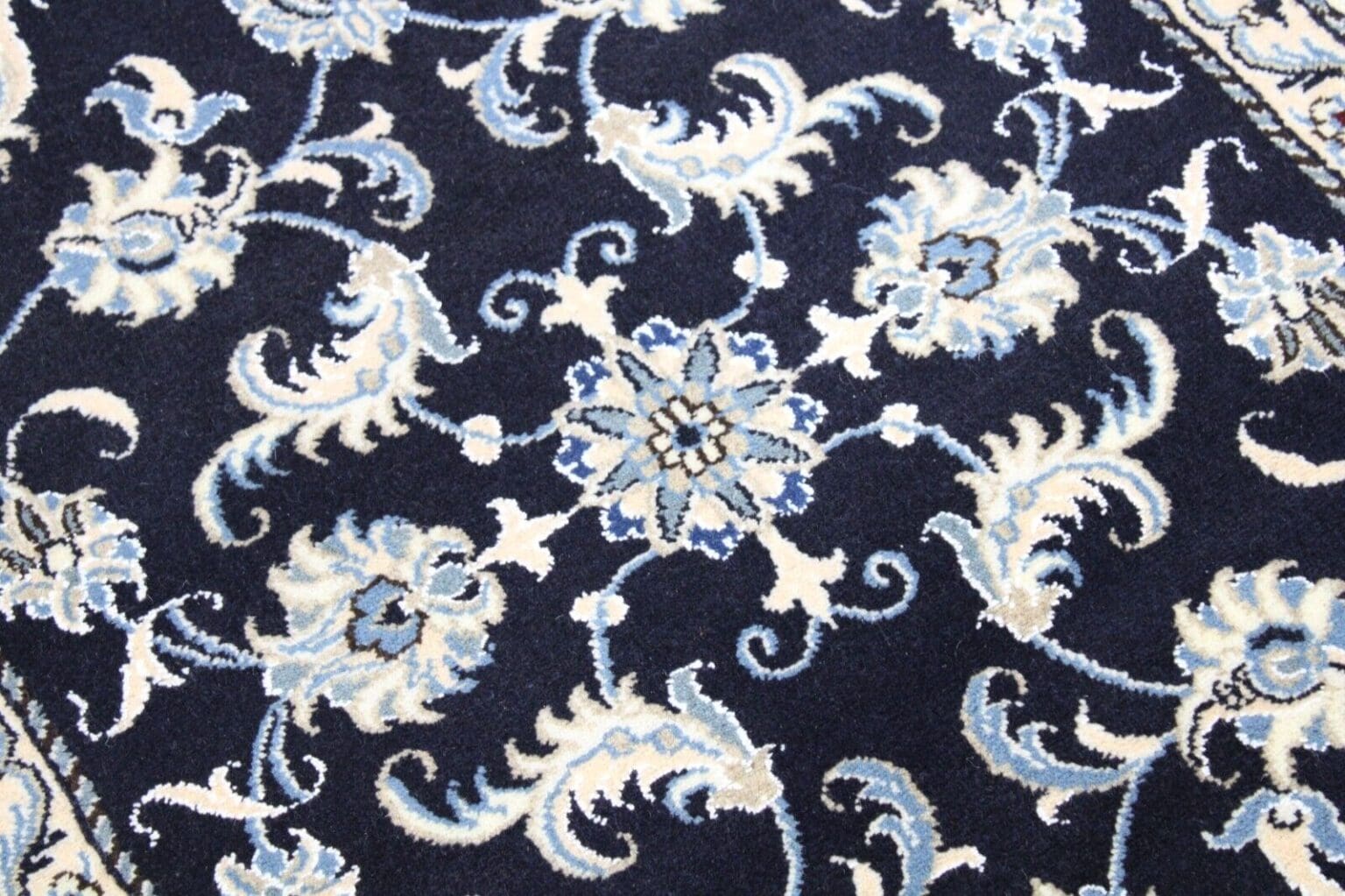 Perserteppich Nain 388 x 77 cm Wolle handgeknotet