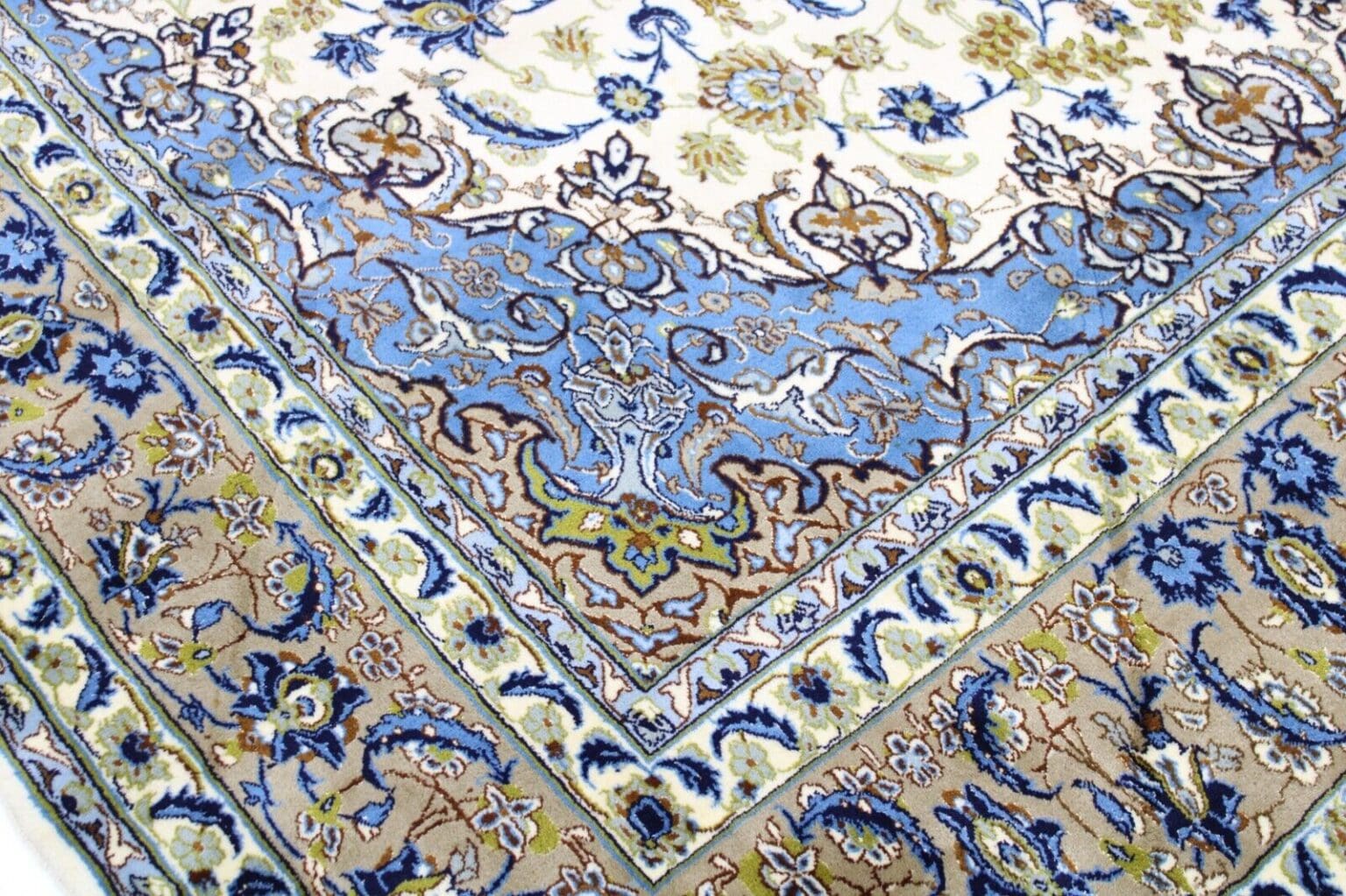 Perserteppich Isfahan 433 x 252 cm Wolle handgeknüpft