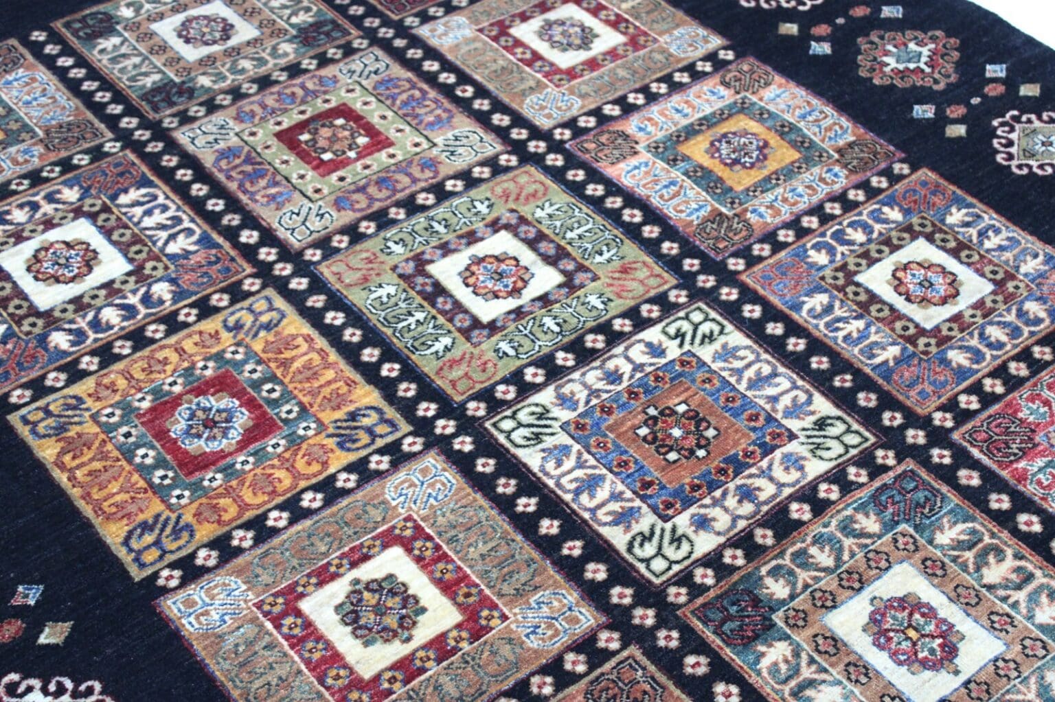 Orientteppich Pakistan 236 x 178 cm Wolle handgeknüpft