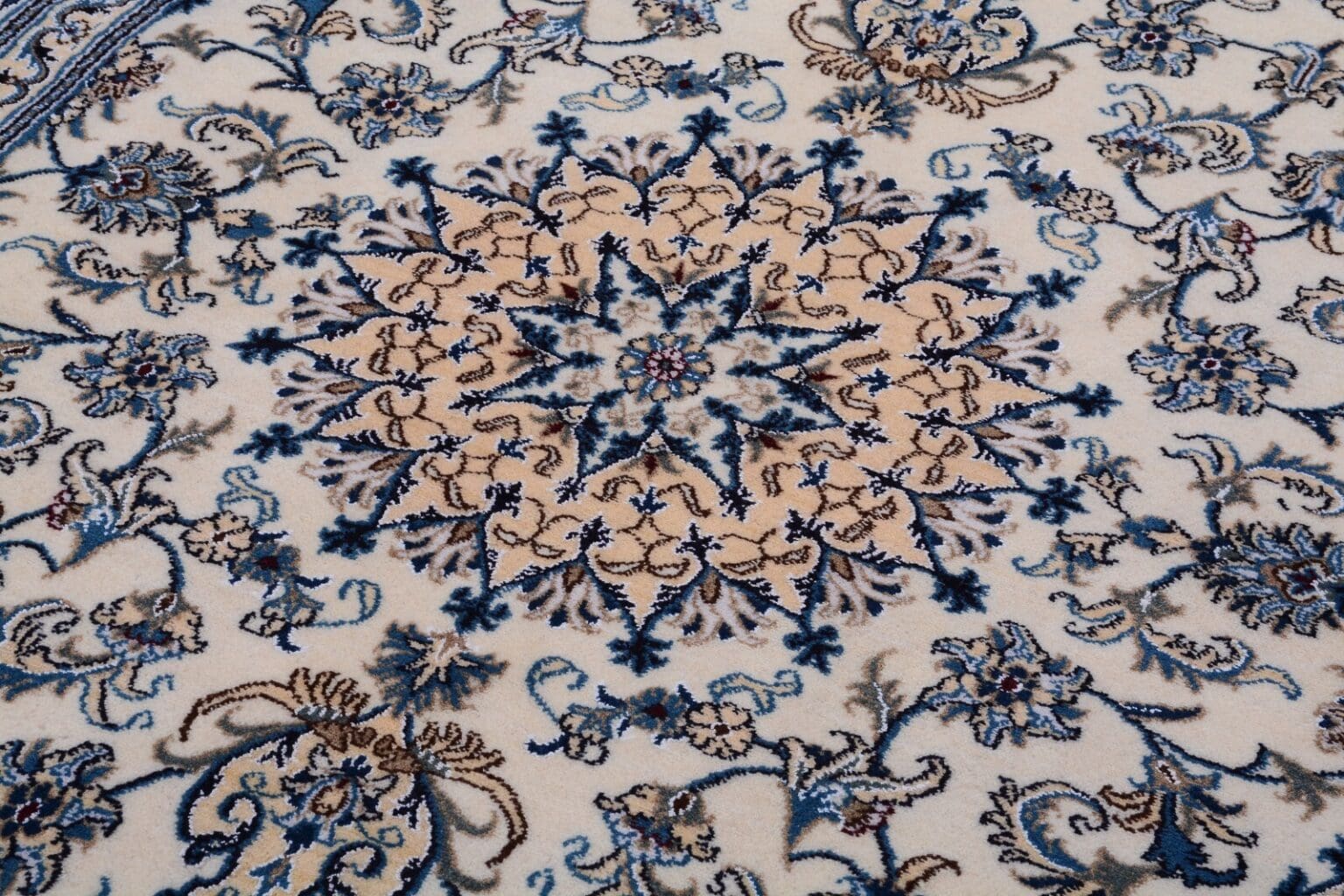 Perserteppich Nain 240 x 170 cm Wolle handgeknüpft