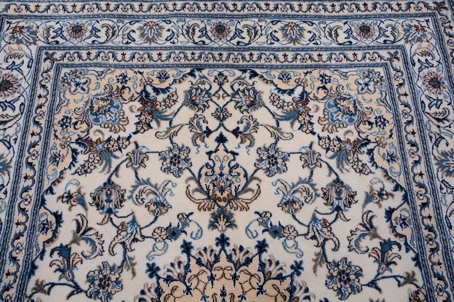 Perserteppich Nain 240 x 170 cm Wolle handgeknüpft