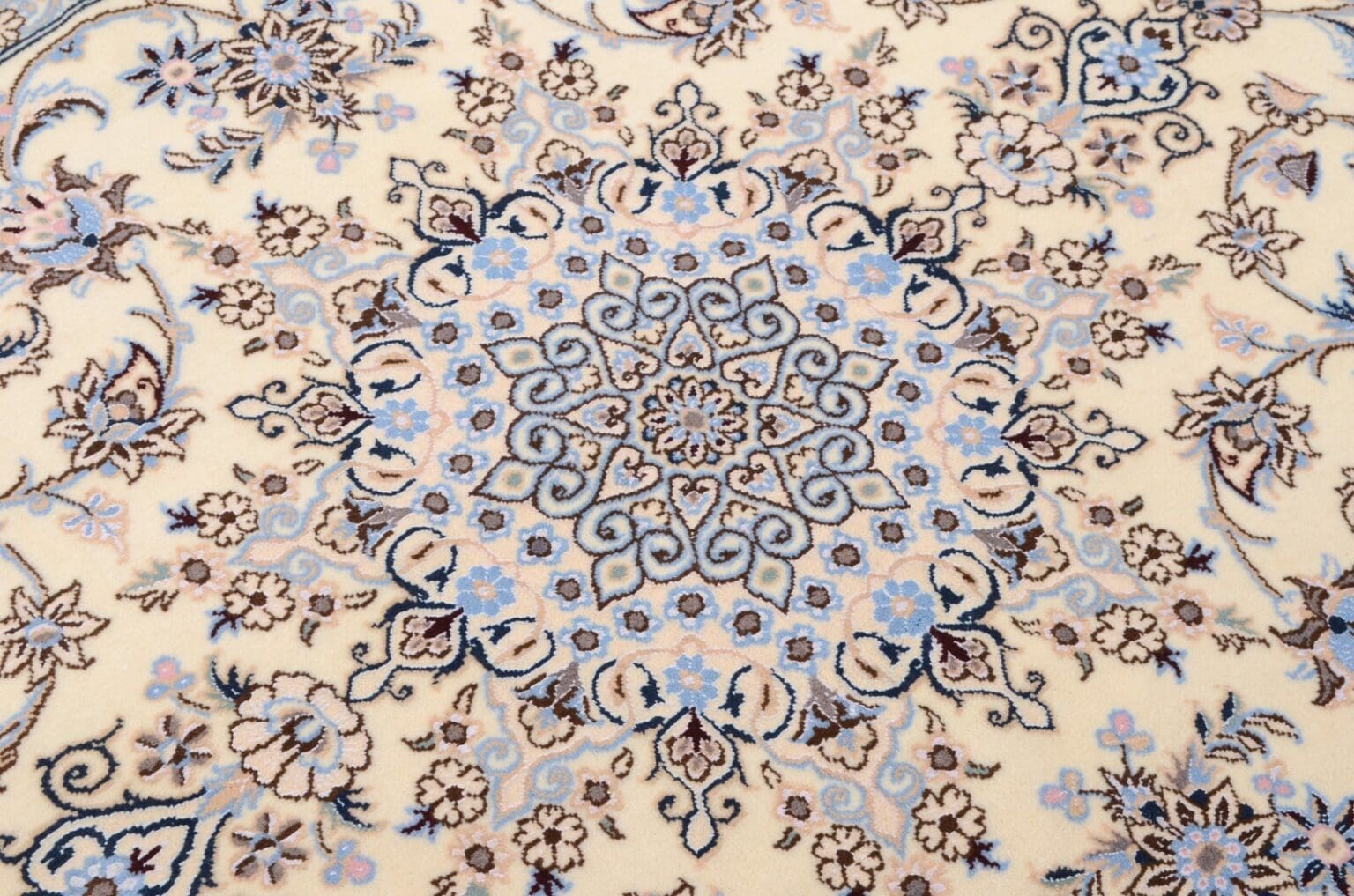 Perserteppich Nain 198 x 130 cm Wolle handgeknüpft