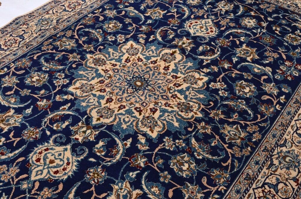 Perserteppich Nain 252 x 158 cm Wolle handgeknüpft