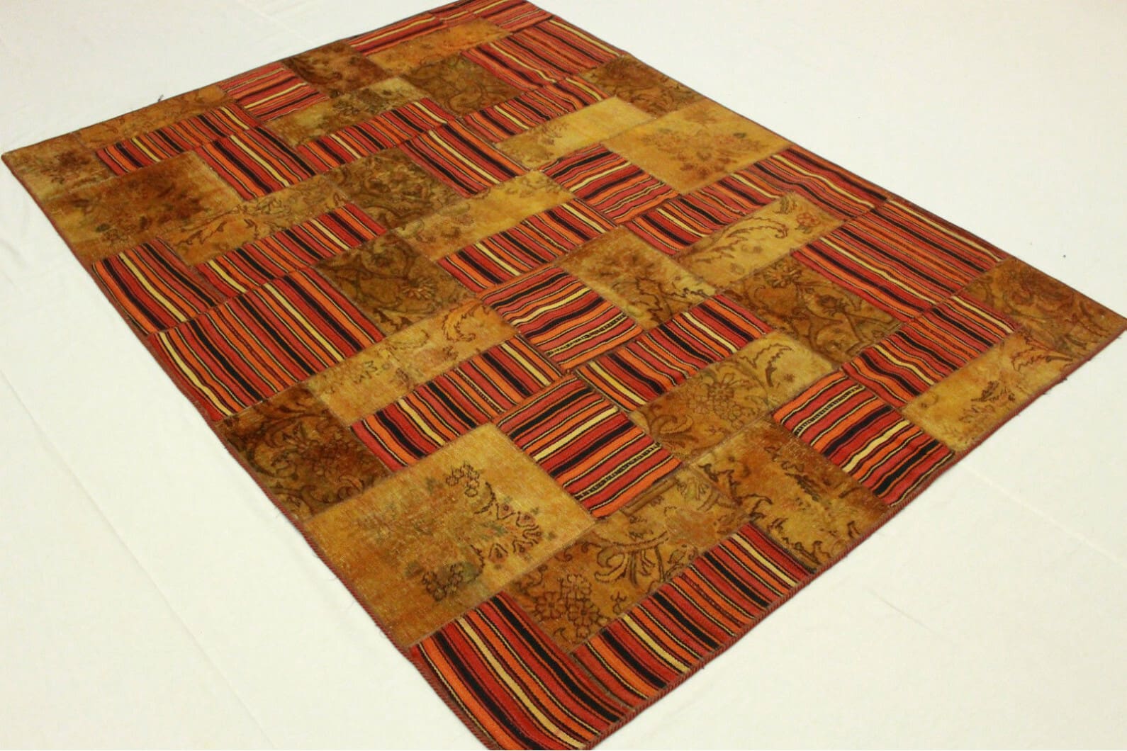 patchwork-teppich-270x200cm-braun-rot-handgeknupft-orientteppich-1 Antiker Orientteppich aus Orient, 268 × 200 cm