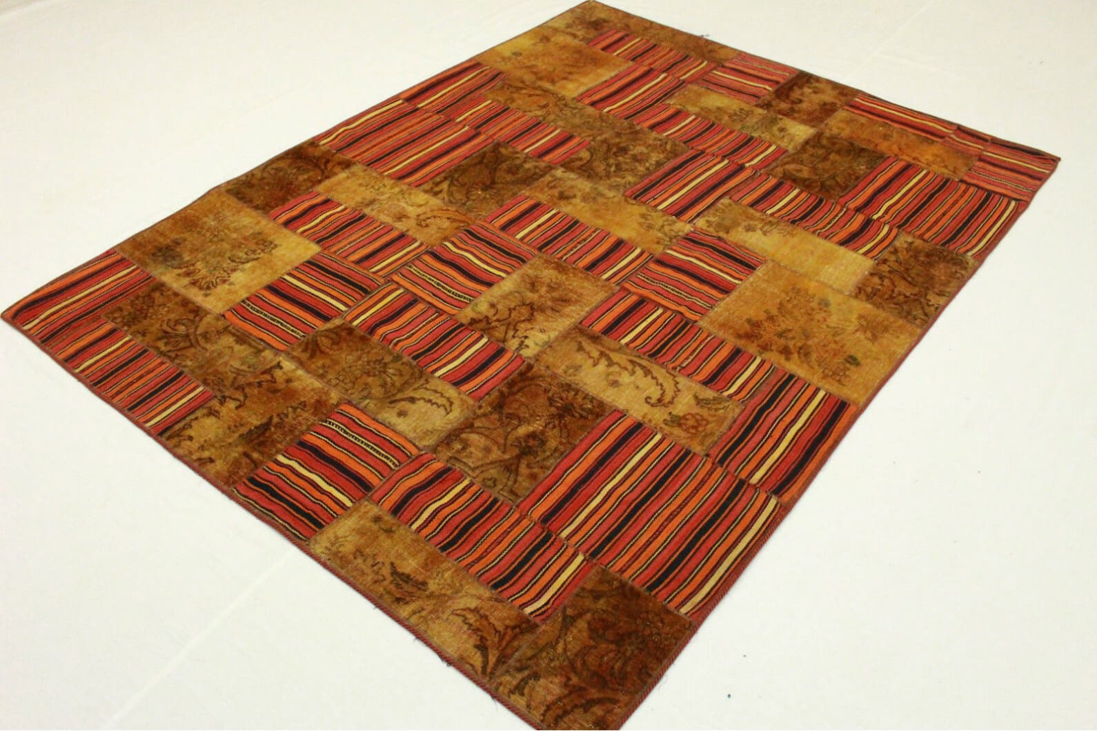 patchwork-teppich-270x200cm-braun-rot-handgeknupft-orientteppich-2 Antiker Orientteppich aus Orient, 268 × 200 cm