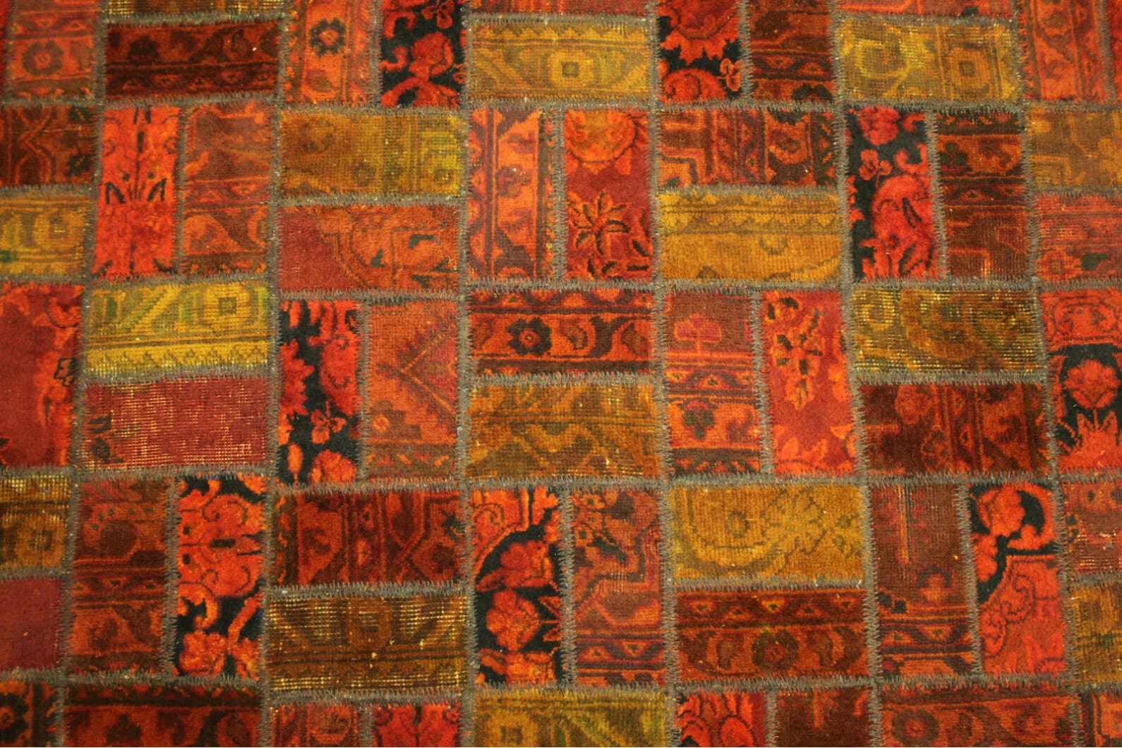 handgeknupfter-patchwork-teppich-rot-308x201cm-orientteppich-3 Orientteppich 306 × 203 cm aus Wolle, handgeknüpft