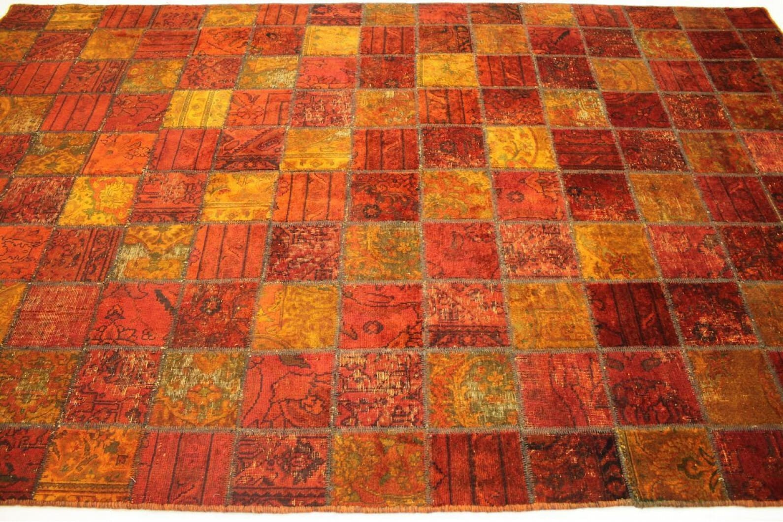 patchwork-teppich-orange-rot-307x198cm-handgeknupft-orientteppich-1 Handgeknüpfter Perserteppich, 307 × 198 cm, Wolle