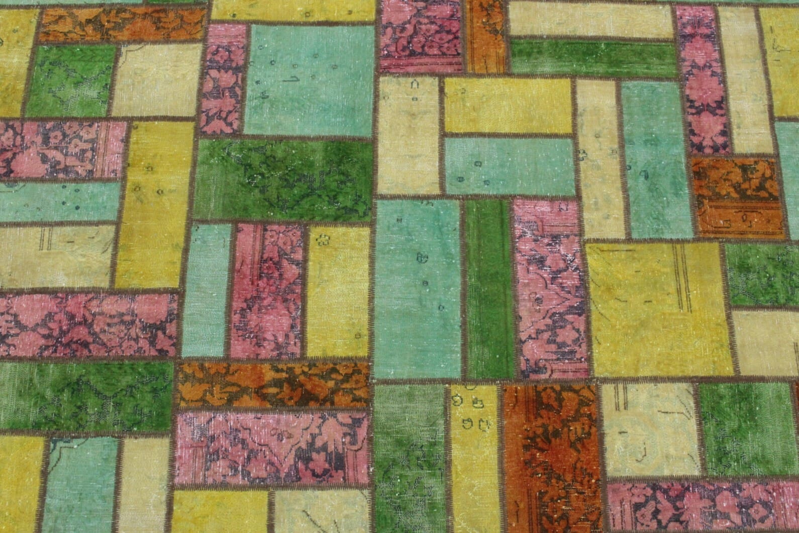 handgearbeiteter-patchwork-orientteppich-202x151cm-beige-turkis-pink-3 Orientteppich aus Orient, 202 × 150 cm