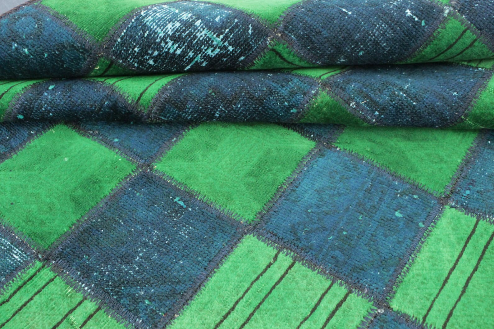 Handgeknüpfter Orientteppich 197 × 150 cm