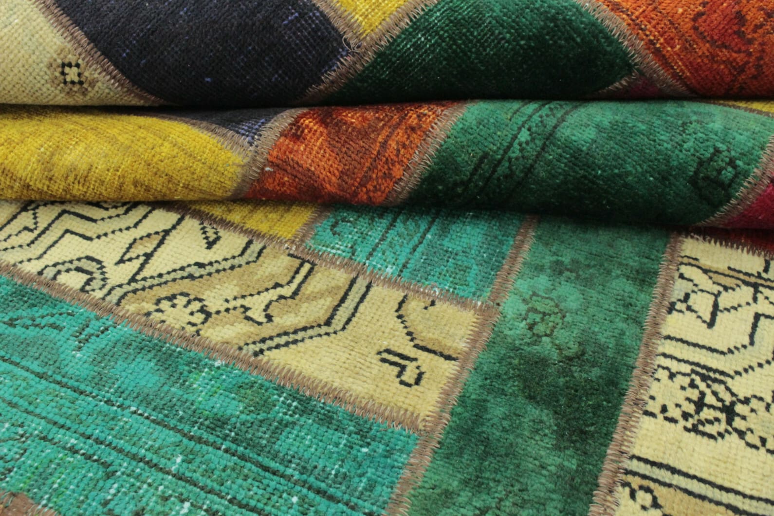 patchwork-teppich-202x151-cm-turkis-grun-gelb-pink-handgeknupft-6 Handgeknüpfter Orientteppich, 202 × 150 cm, Wolle