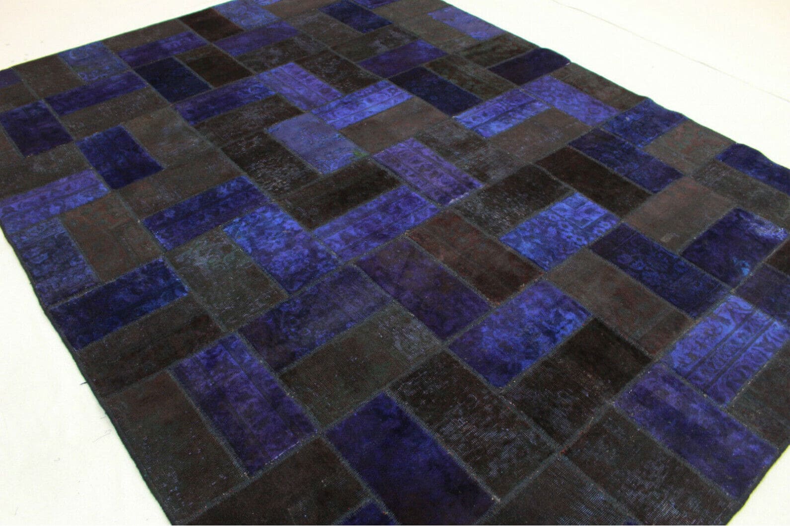 handgearbeiteter-lila-patchwork-orientteppich-322x242cm-einzigartig-1 Handgeknüpfter Orientteppich 322 × 242 cm