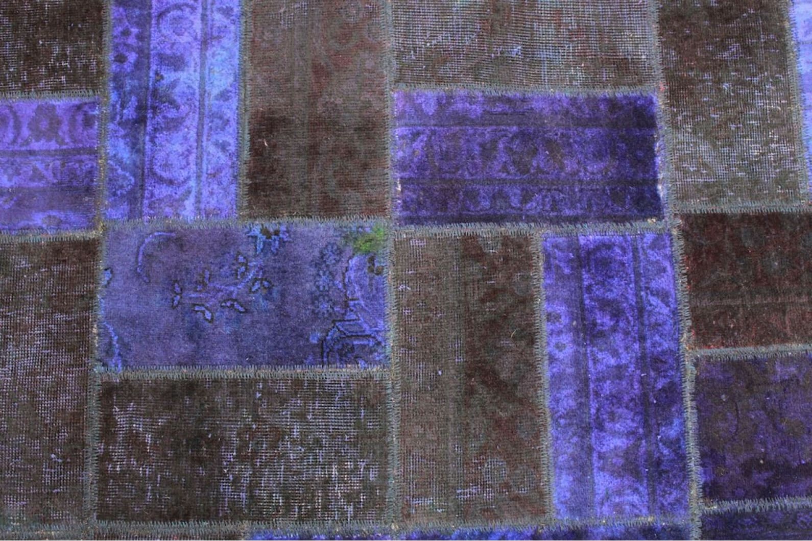 handgearbeiteter-lila-patchwork-orientteppich-322x242cm-einzigartig-3 Handgeknüpfter Orientteppich 322 × 242 cm