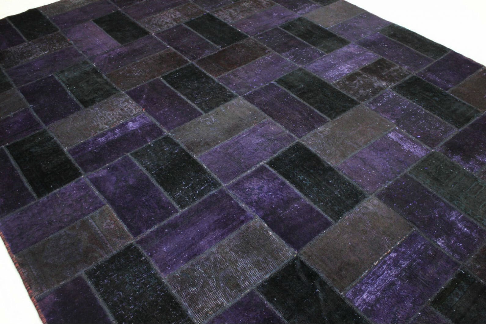lila-patchwork-teppich-322x236cm-handgeknupft-orientteppich-1 Handgeknüpfter Orientteppich 322 × 236 cm