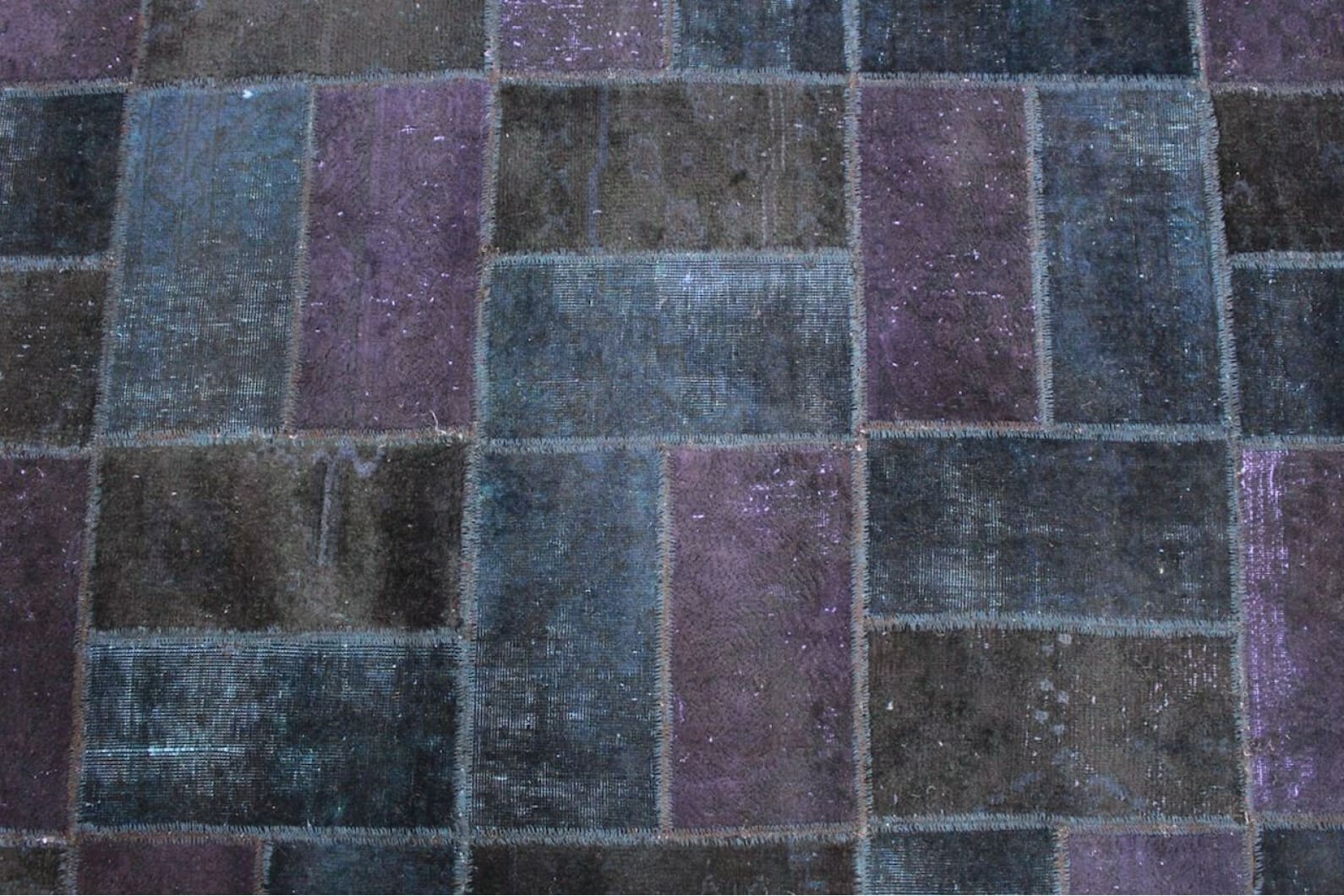 patchwork-teppich-3-7x2-4m-lila-blau-handgeknupft-orientteppich-2 Handgeknüpfter Orientteppich 365 × 242 cm