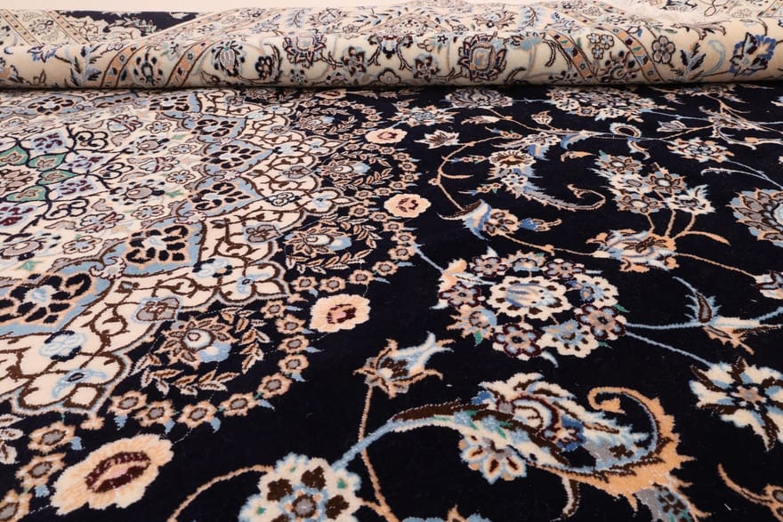 Nain Perserteppich aus Iran, 363 × 260 cm