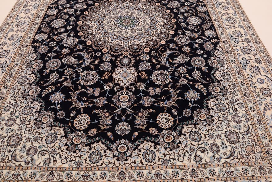 Nain Perserteppich aus Iran, 363 × 260 cm