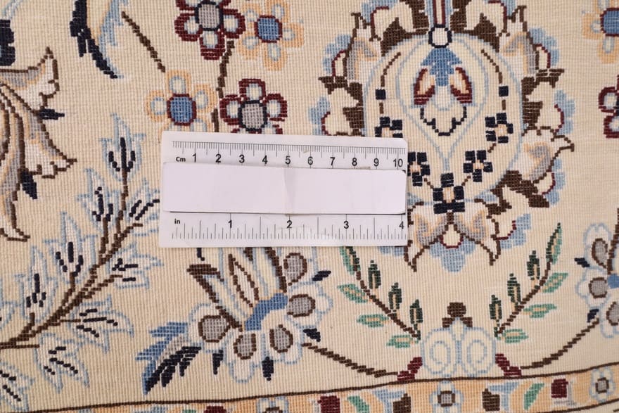 Nain Perserteppich aus Iran, 363 × 260 cm