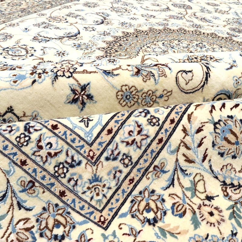 Nain Perserteppich aus Iran, 365 × 247 cm