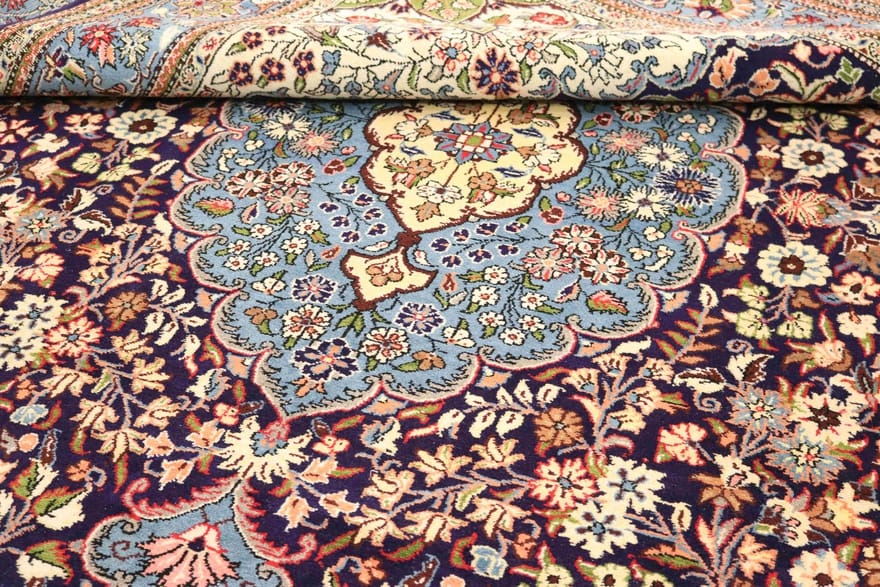 ghom-teppich-349x231-cm-aus-seide-handgeknupft-luxurios-5 Ghom Perserteppich 347 × 230 cm aus Wolle, handgeknüpft