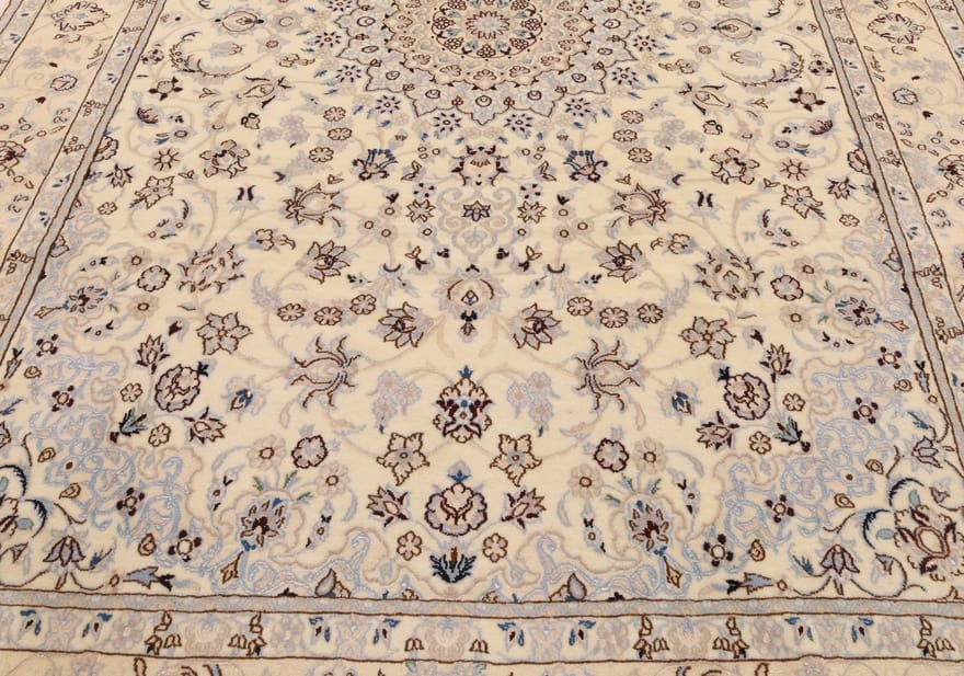 zeitloser-nain-9la-teppich-305x208-cm-wolle-seide-handgeknupft-8 Nain Perserteppich antik, 303 × 207 cm, Wolle
