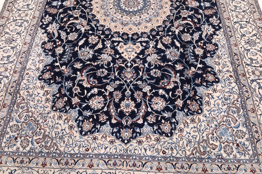 Nain Perserteppich aus Iran, 297 × 206 cm