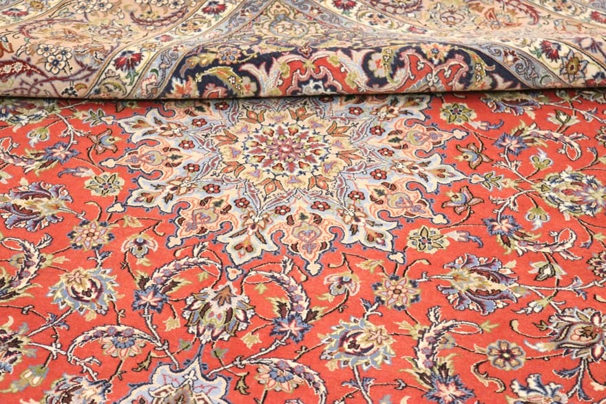 handgeknupfter-isfahan-orientteppich-237x156cm-in-rot-und-blau-5 Handgeknüpfter Isfahan Perserteppich, 235 × 155 cm, Wolle & Seide