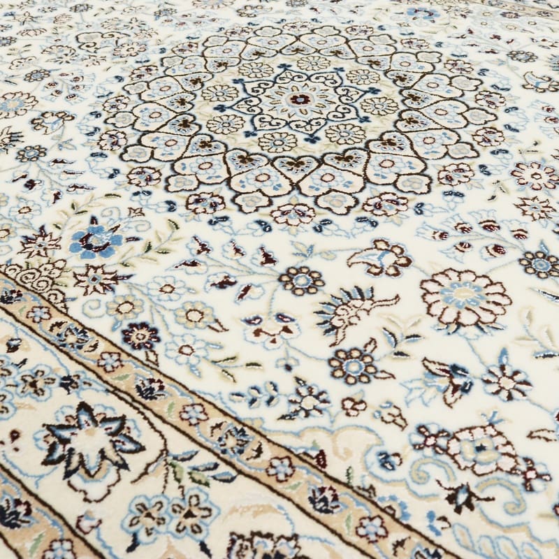 Nain Perserteppich aus Iran, 211 × 128 cm