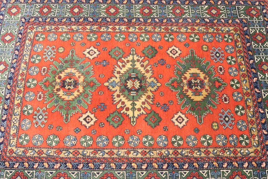 Orientteppich aus Russland, 181 × 131 cm