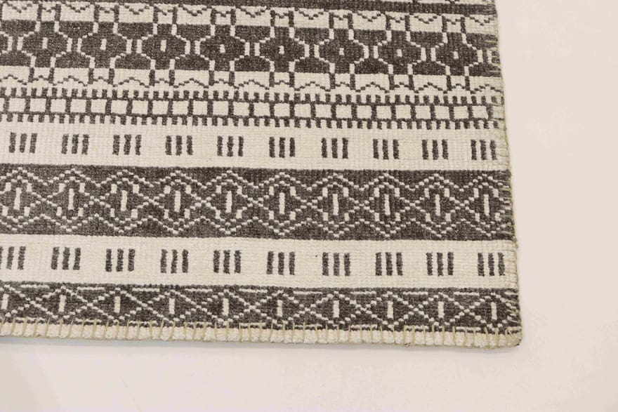 Orientteppich aus Indien, 239 × 169 cm