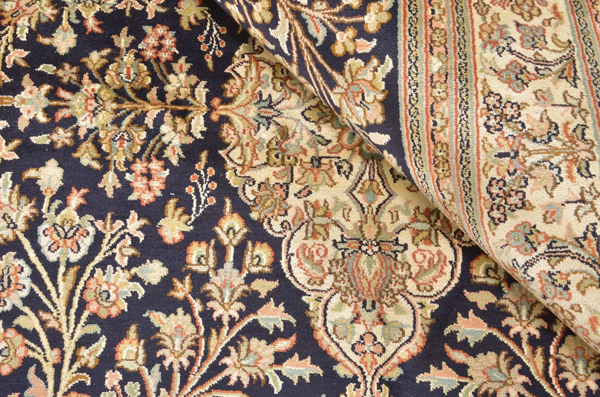kashmirseide-teppich-124-x-185-cm-persisches-muster-handgeknupft-3 Handgeknüpfter Kashmir Orientteppich, 124 × 185 cm, Wolle & Seide