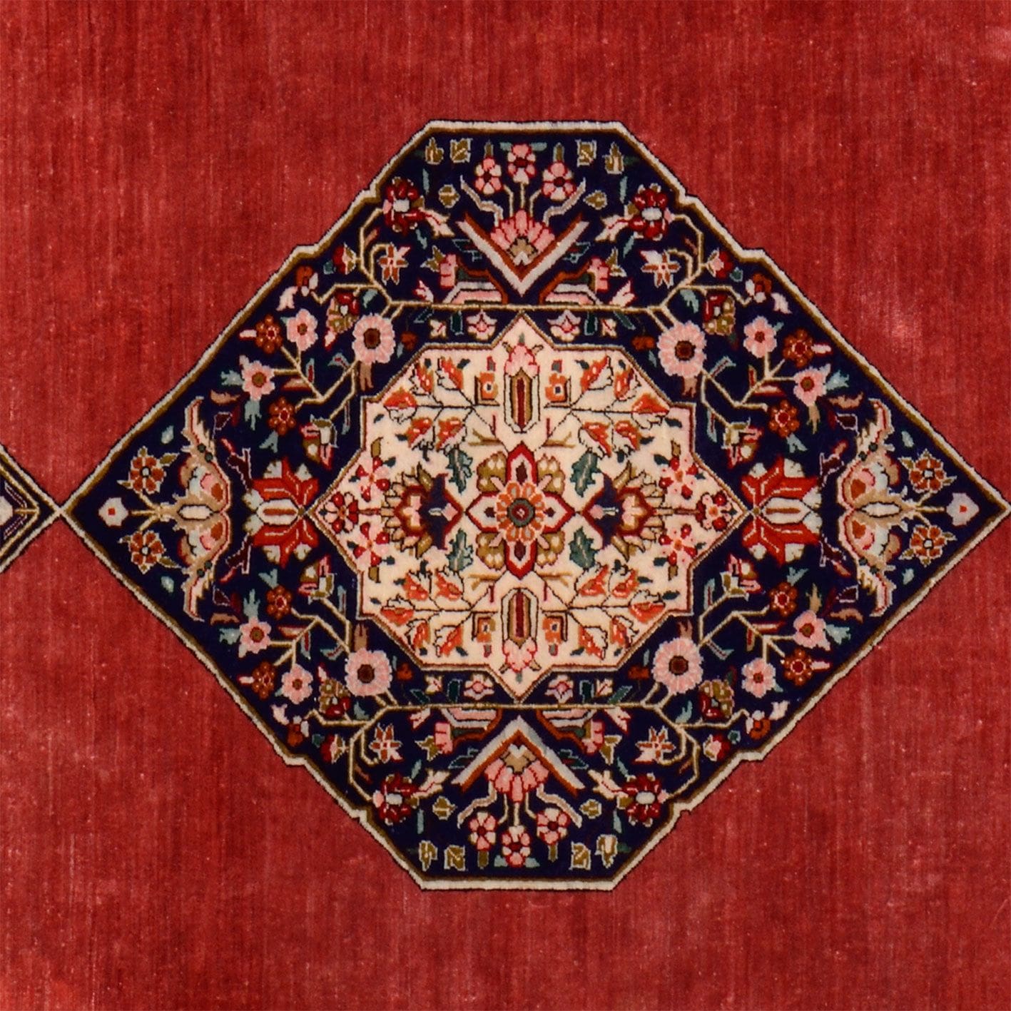 Handgeknüpfter Ghom Perserteppich, 104 × 142 cm, Seide