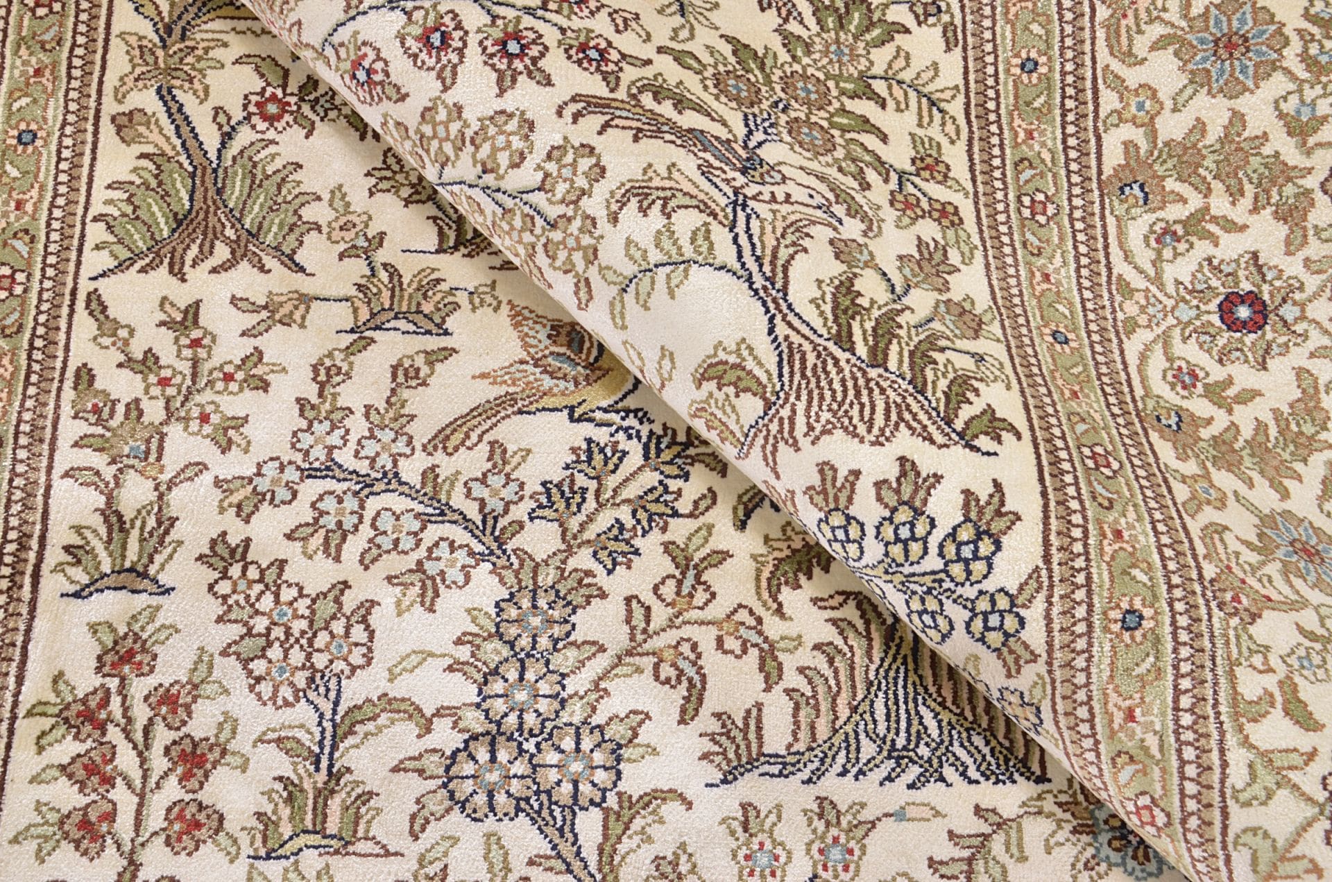 Handgeknüpfter Hereke Teppich, 128 × 188 cm, Wolle & Seide