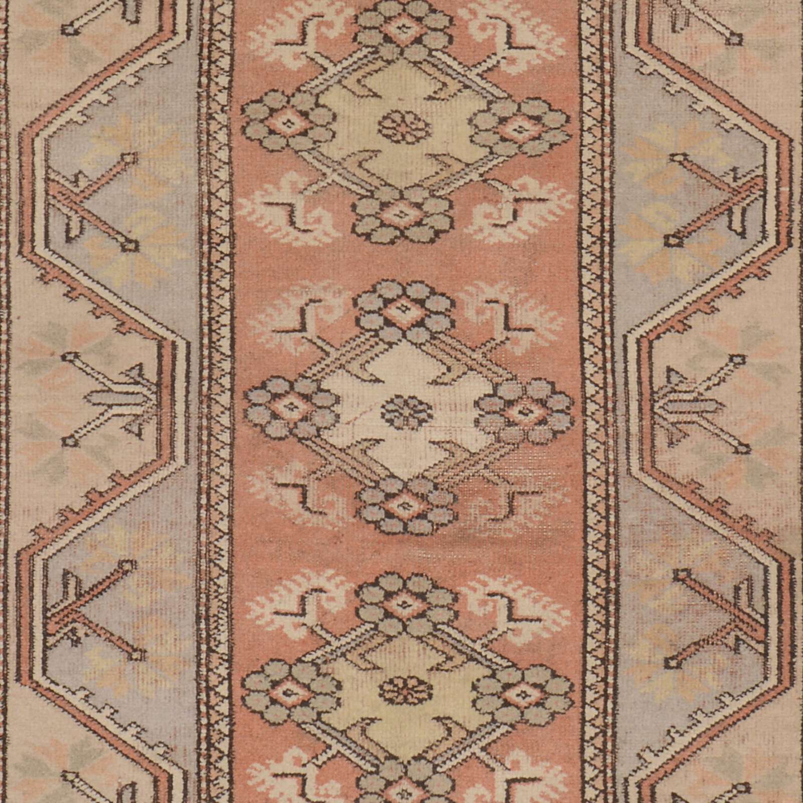 Handgeknüpfter Orientteppich 124 × 206 cm