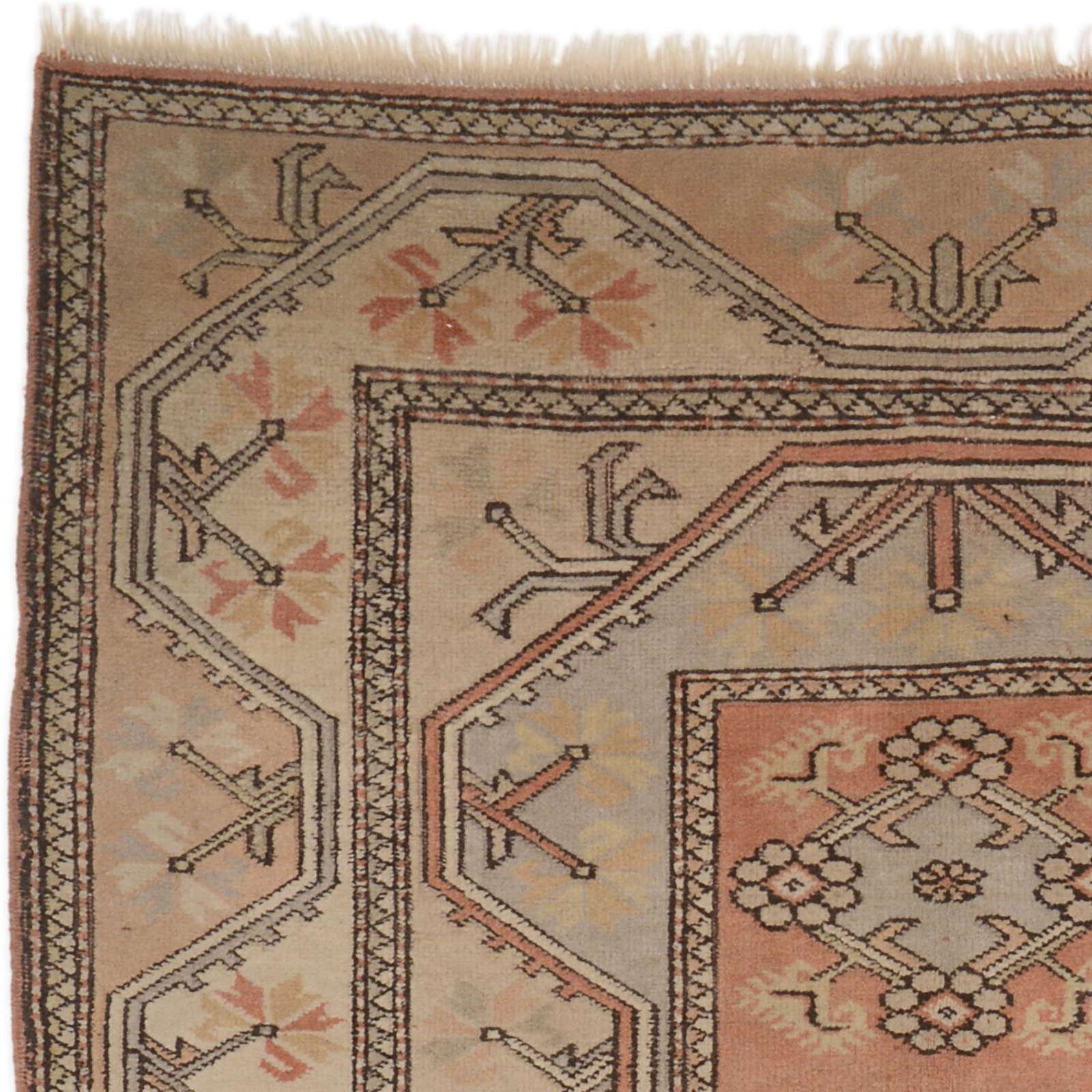 Handgeknüpfter Orientteppich 124 × 206 cm