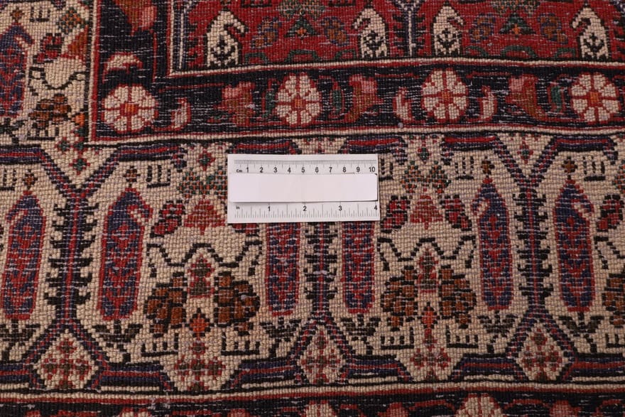 Antiker Perserteppich aus Iran, 193 × 141 cm