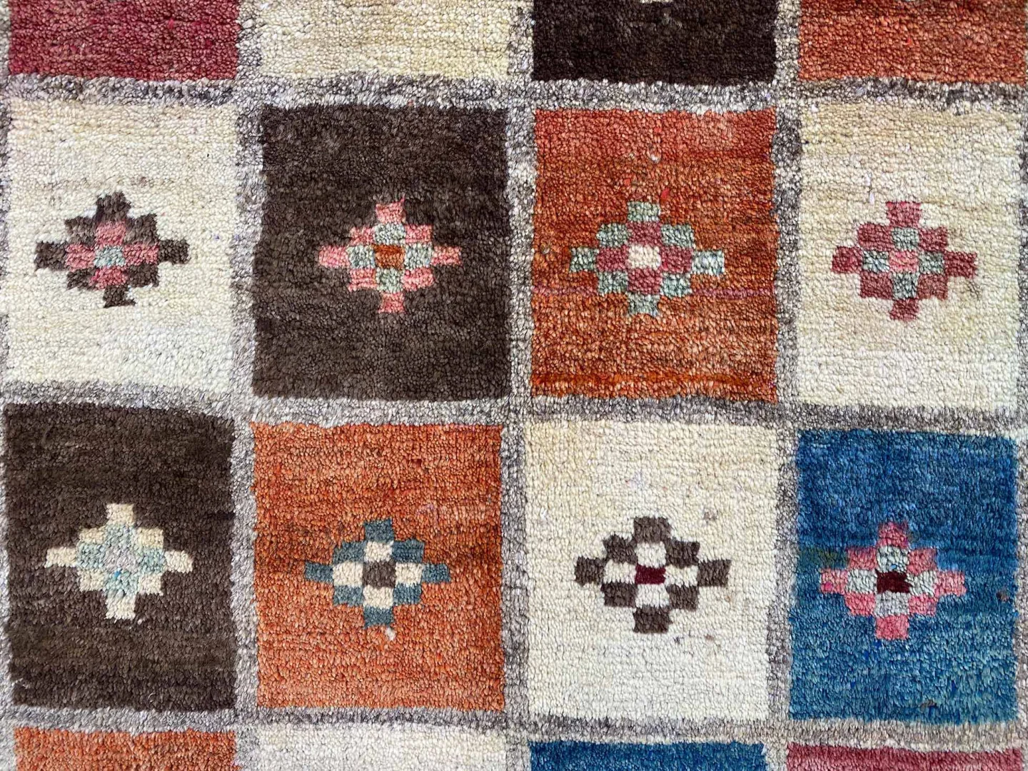 gabbeh-shuli-154-x-111-cm-handgeknupft-rot-beige-perserteppich-4 Handgeknüpfter Gabbeh Perserteppich 154 × 111 cm