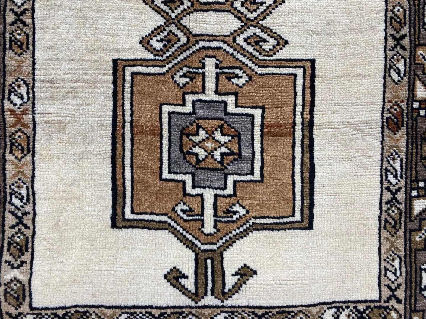 gabbeh-shuli-192-x-101-cm-handgeknupft-rot-beige-muster-perserteppich-5 Gabbeh Perserteppich aus Iran, 192 × 101 cm