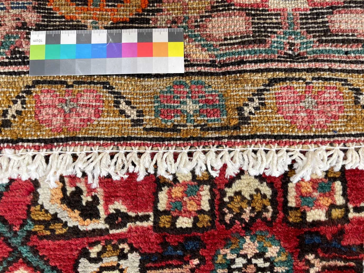 Perserteppich aus Iran, 239 × 173 cm