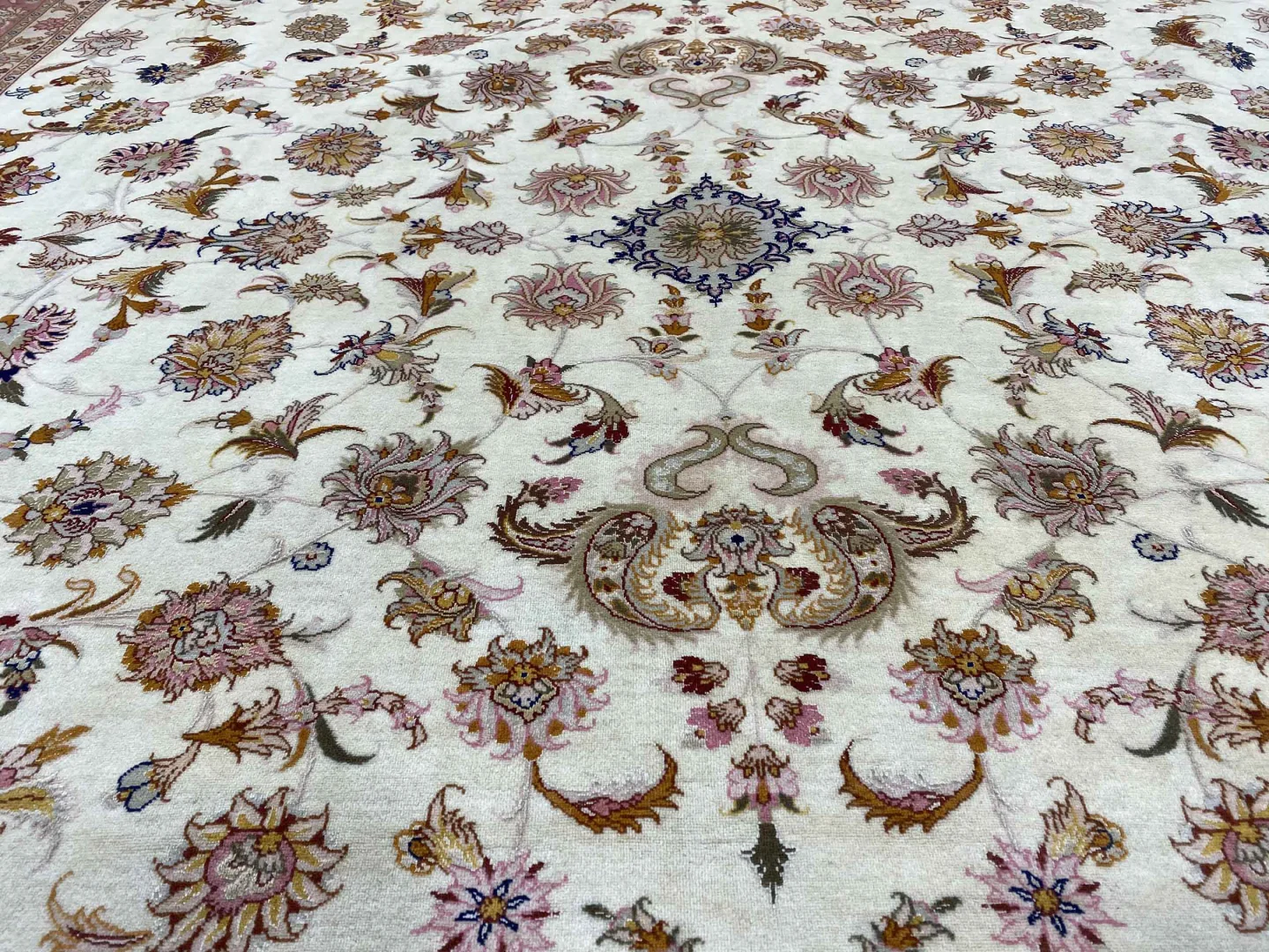 Handgeknüpfter Täbriz Perserteppich, 343 × 251 cm, Wolle & Seide