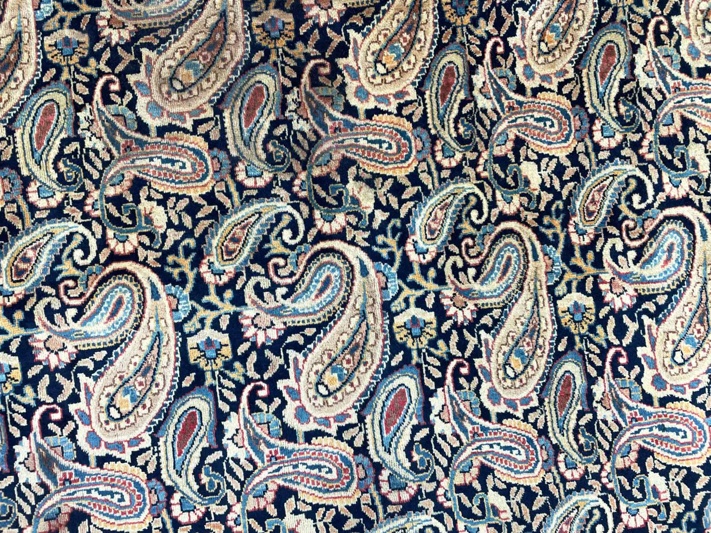 Perserteppich aus Iran, 376 × 295 cm