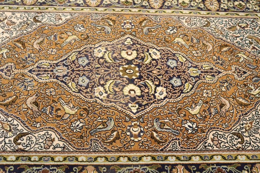 ghom-orientteppich-165x110-cm-handgeknupft-wolle-tiermotive-4 Ghom Perserteppich aus Iran, 163 × 109 cm