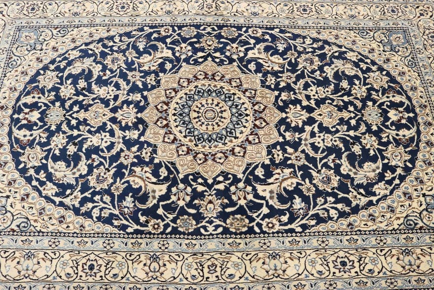 Handgeknüpfter Nain Perserteppich 240 × 145 cm