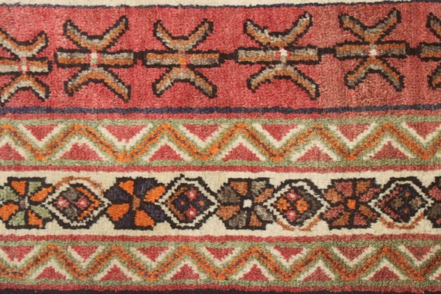 Handgeknüpfter Perserteppich 267 × 154 cm